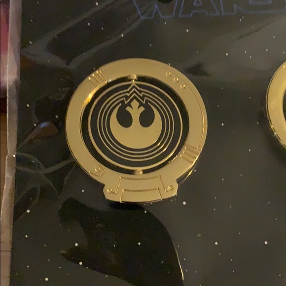 Star Wars Rise of Skywalker Pins - Picture 3 of 4